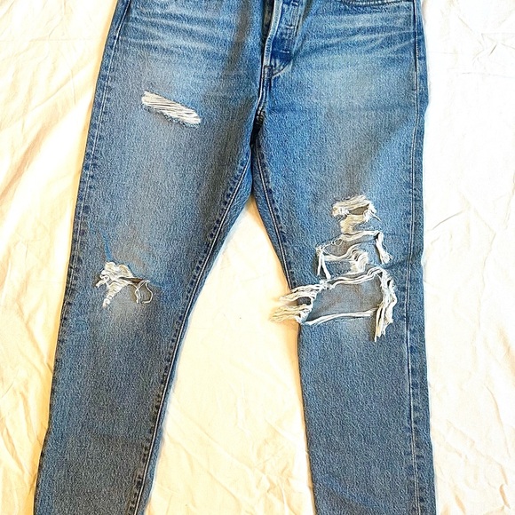 Levi 501 size 28 by 28 - Picture 3 of 5